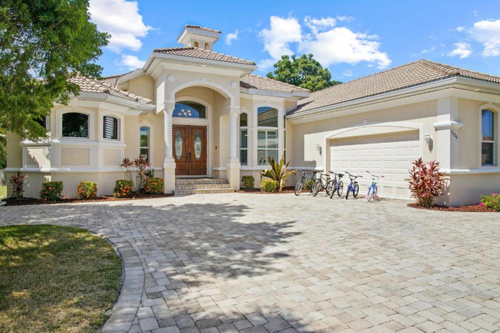 WALK TO BEACH! Luxury Waterfront Home Pool, Spa & Dock- Direct Gulf Access